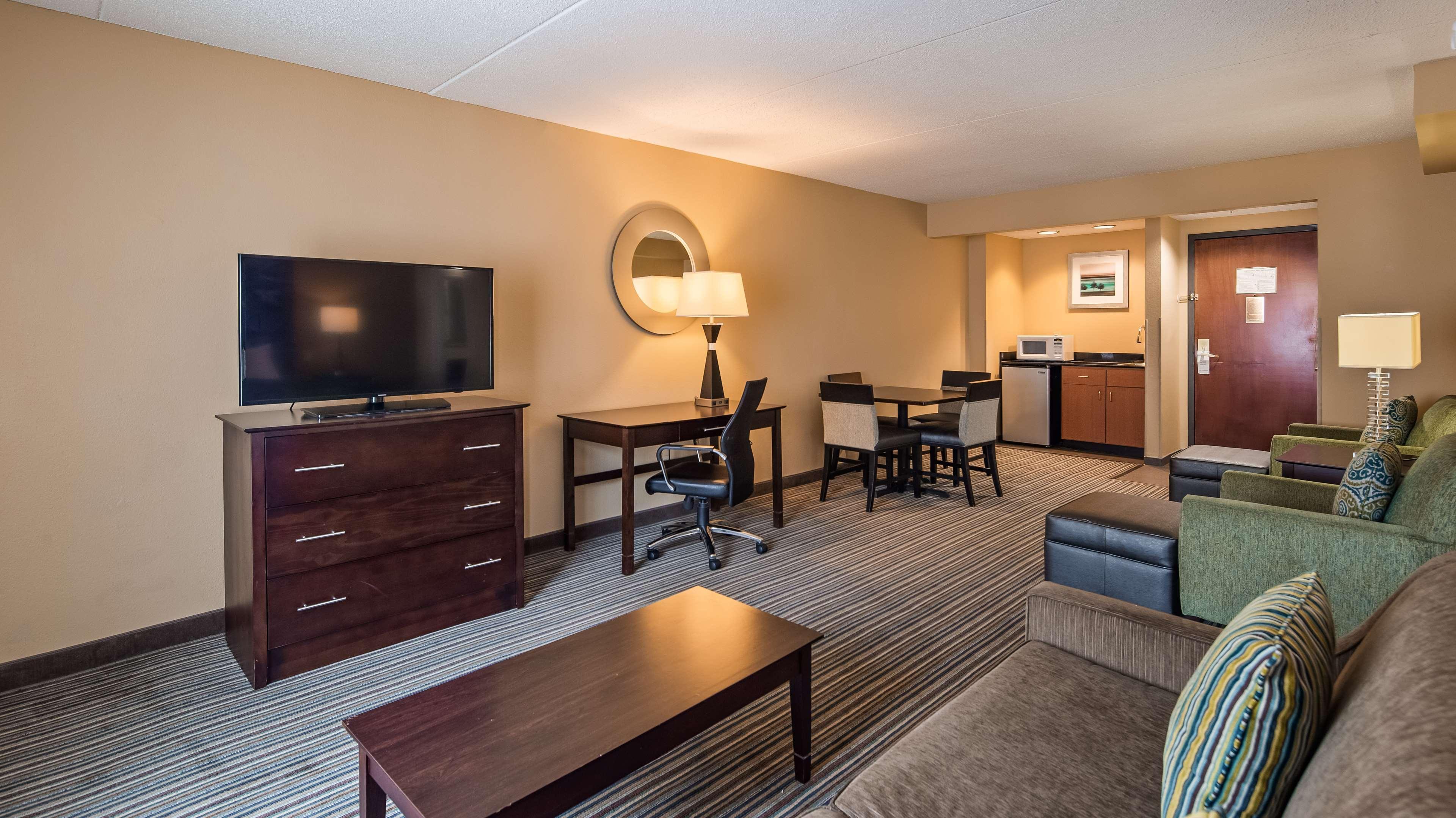 Best Western Plus Harrisburg East Inn&Suites Exterior foto