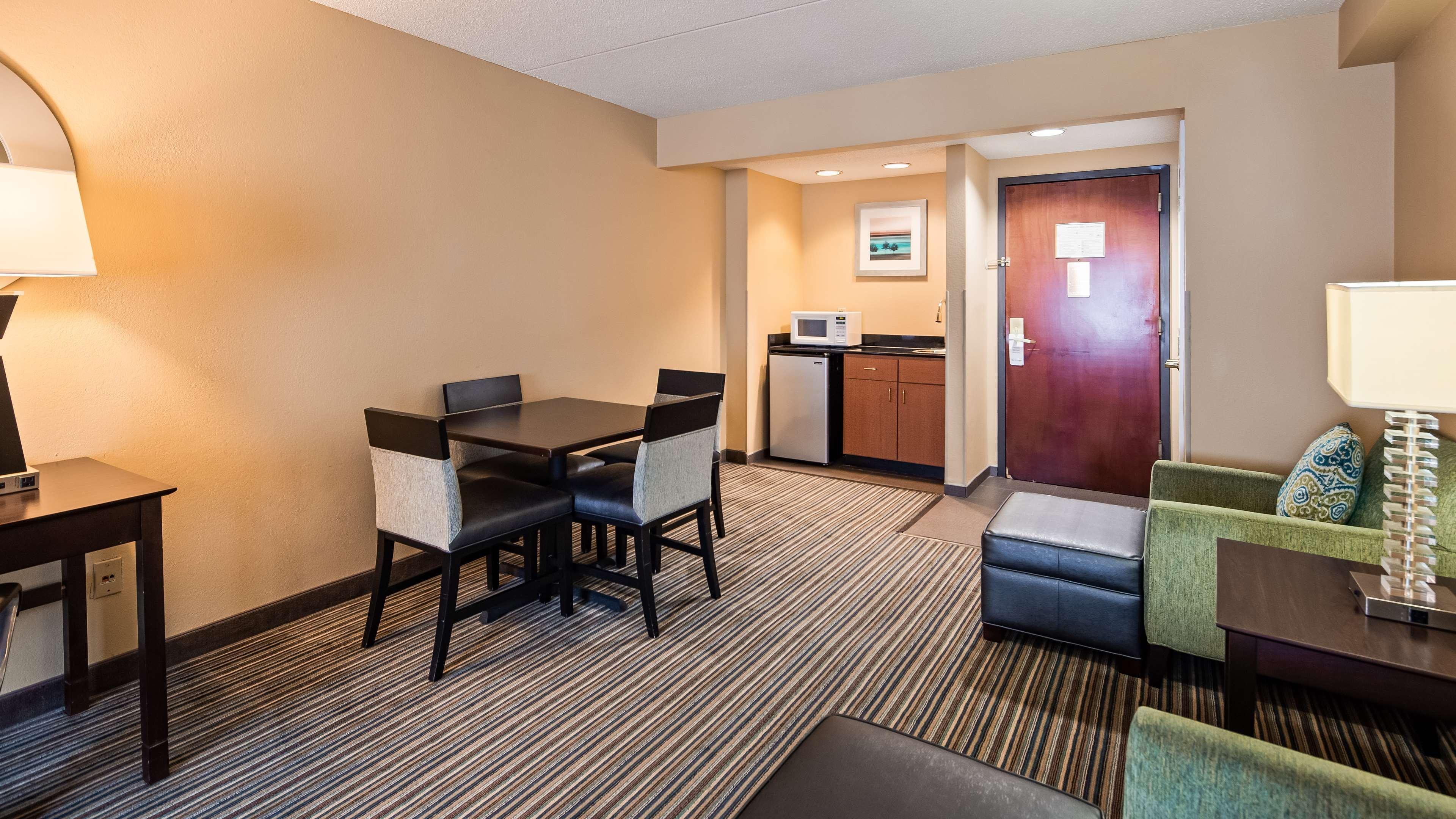 Best Western Plus Harrisburg East Inn&Suites Exterior foto